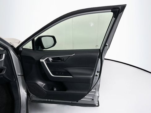 Used 2025 Toyota RAV4 LE image 29