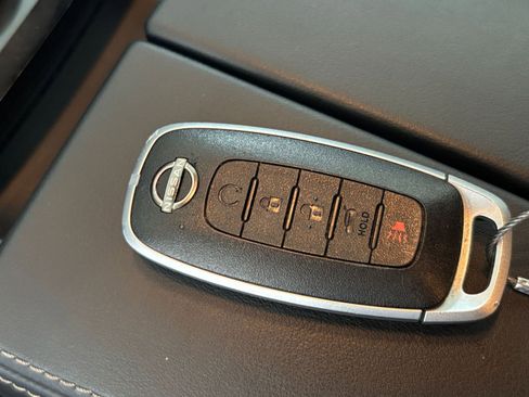 Used 2025 Nissan Rogue SV AWD/4WD image 25
