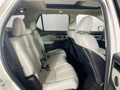 Used 2024 Honda Pilot Touring image 28