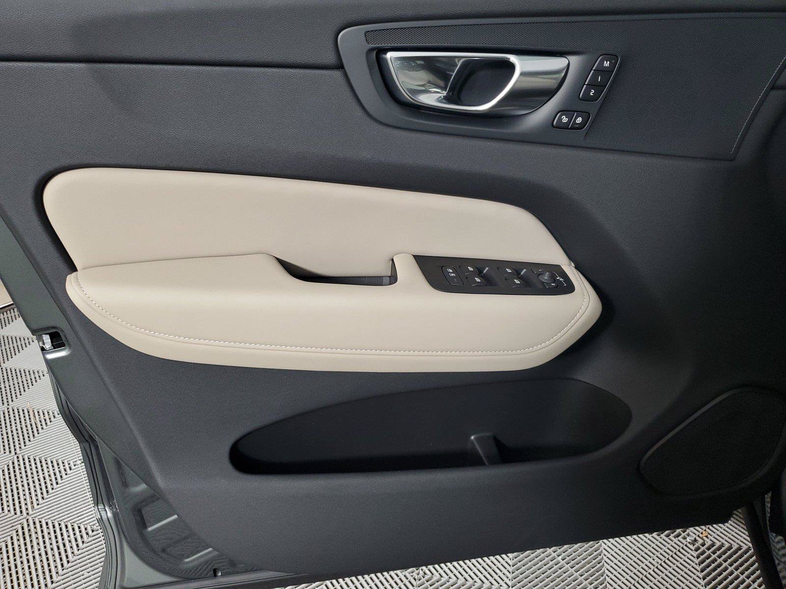 New 2027 Volvo XC60 B5 Core AWD/4WD image 19