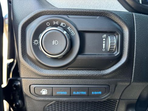 Used 2024 Jeep Wrangler Unlimited AWD/4WD image 16