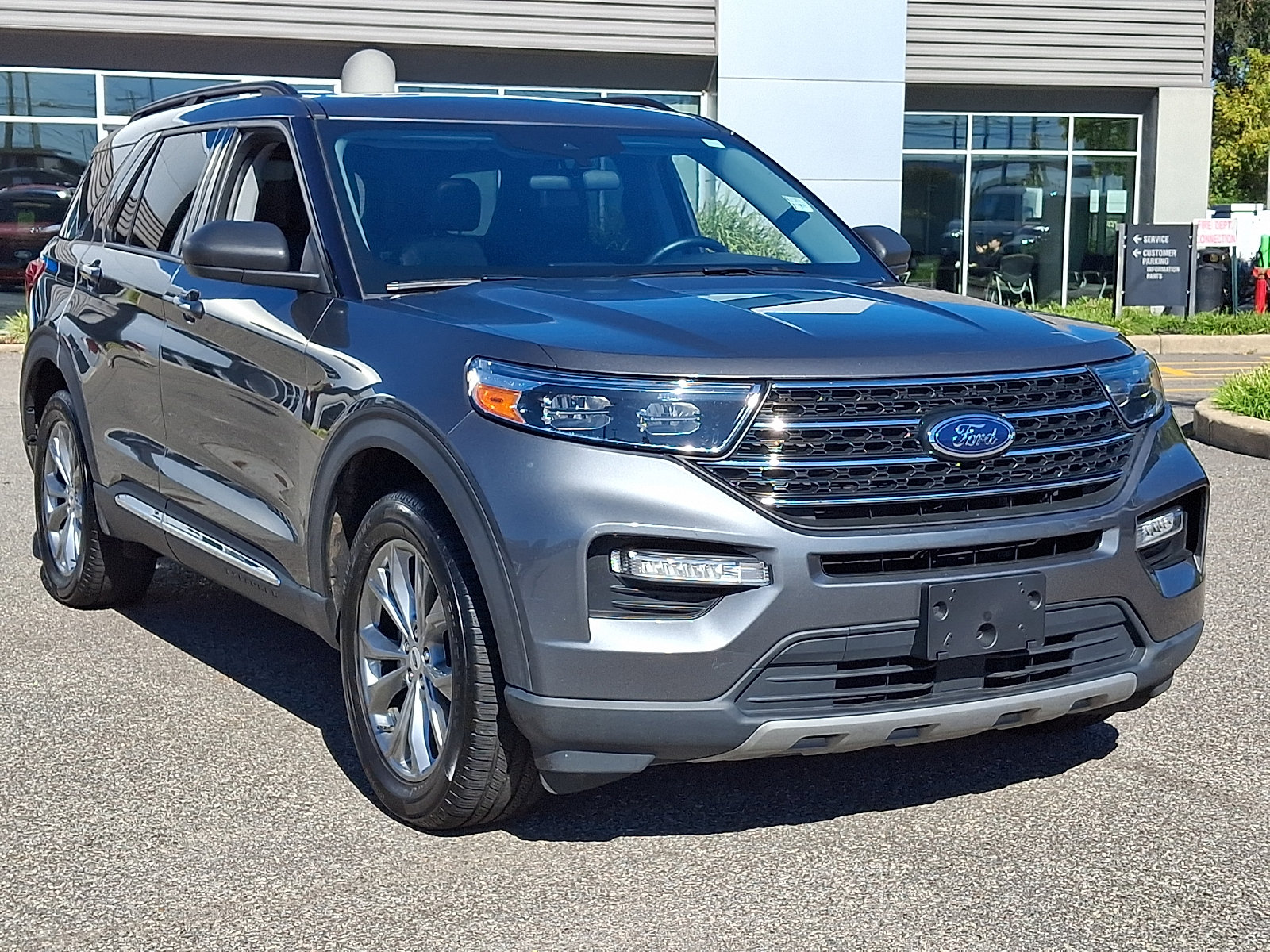 Certified 2023 Ford Explorer XLT w/ Equipment Group 202A AWD/4WD image 2