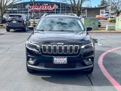 Used 2019 Jeep Cherokee Latitude Plus w/ Comfort/Convenience Group image 6