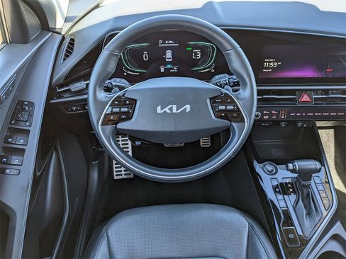 Certified 2023 Kia Niro SX Touring image 17