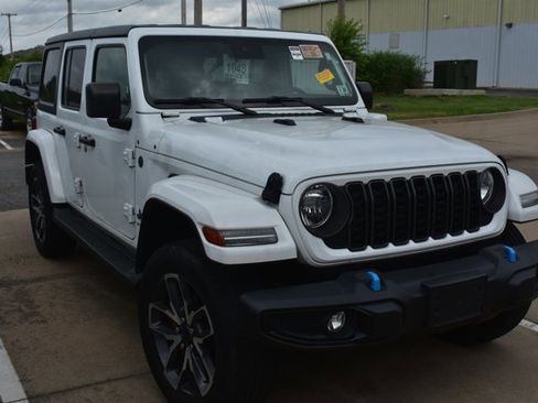 Used 2024 Jeep Wrangler Unlimited AWD/4WD image 3