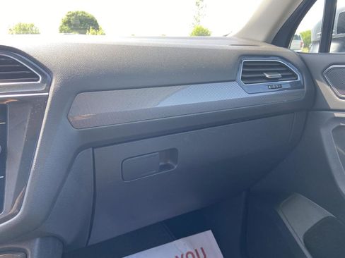 Used 2023 Volkswagen Tiguan SE w/ Panoramic Sunroof Package FWD image 36