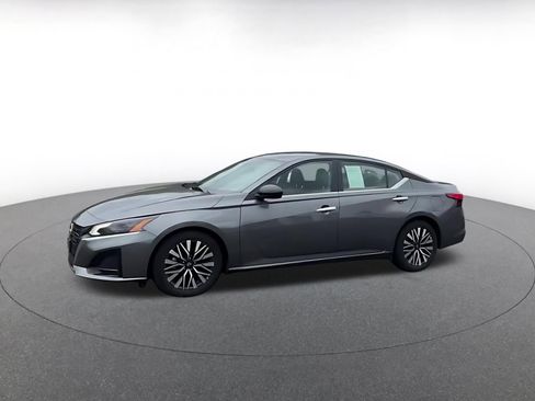 Used 2025 Nissan Altima 2.5 SV FWD image 8
