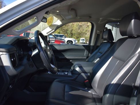 Certified 2022 Ford Expedition XLT image 14