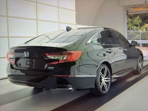 Used 2022 Honda Accord Touring image 3