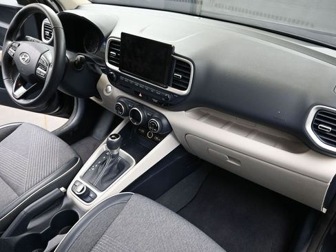 Used 2022 Hyundai Venue Limited FWD image 13