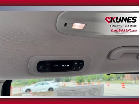 Used 2023 Chrysler Pacifica Touring-L FWD image 13