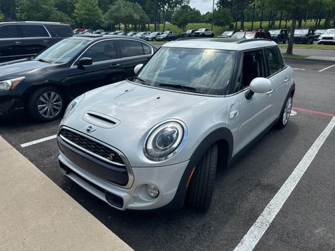 Used 2018 MINI Cooper S FWD image 2