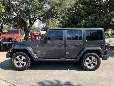 Used 2017 Jeep Wrangler Unlimited Sahara w/ Connectivity Group image 6