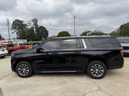 Used 2023 Chevrolet Suburban LT RWD image 2