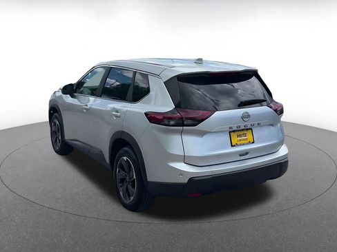 Used 2025 Nissan Rogue SV FWD image 11