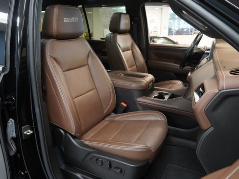 Used 2022 Chevrolet Tahoe High Country w/ Premium Package AWD/4WD image 28