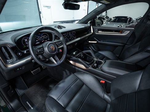 Used 2024 Porsche Cayenne Turbo GT AWD/4WD image 18