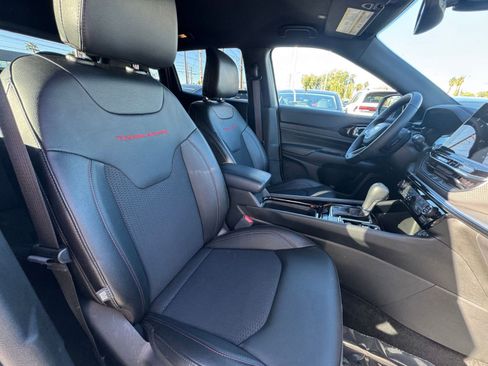 Used 2025 Jeep Compass Trailhawk image 34