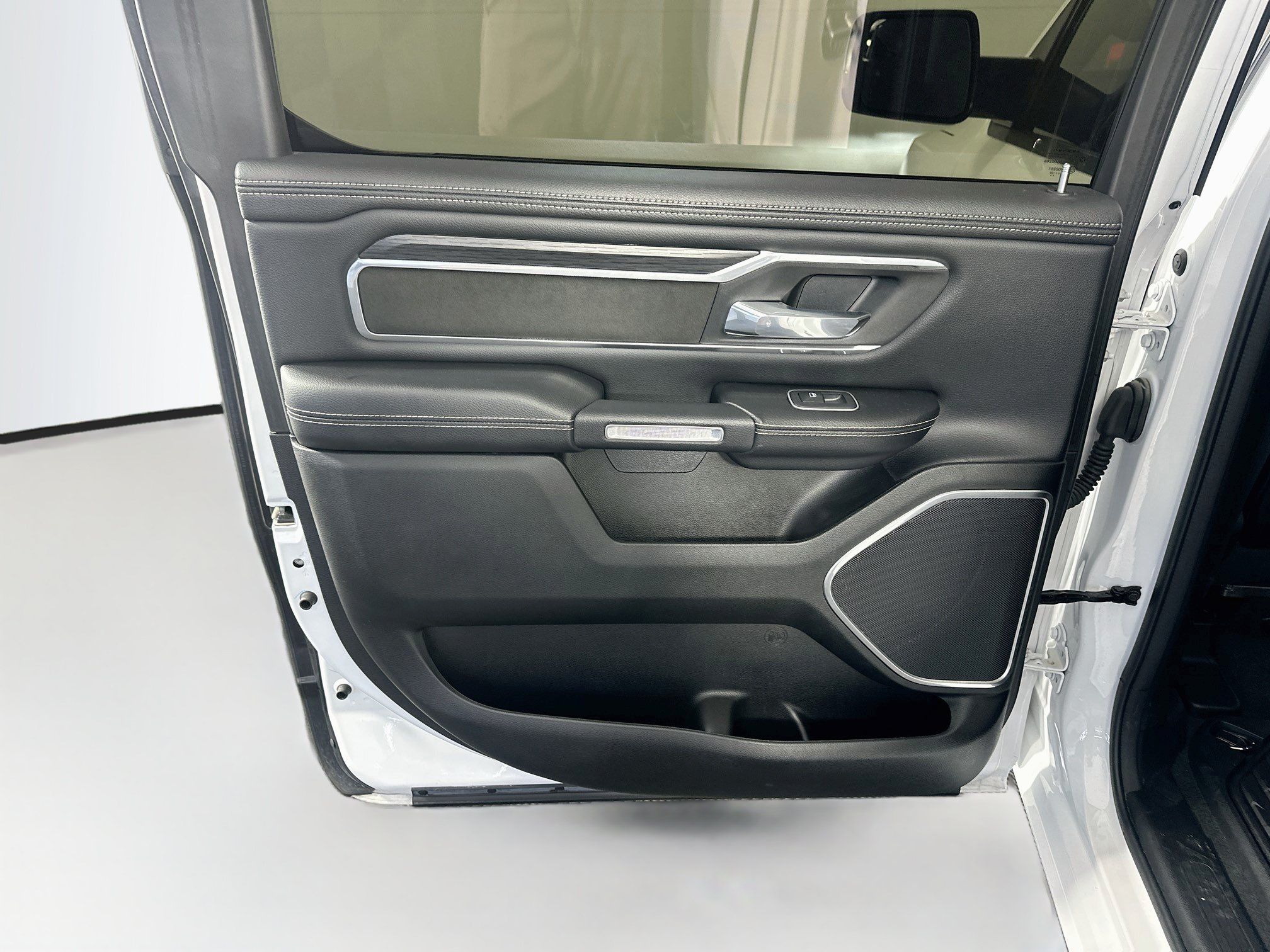 Used 2023 RAM 1500 Laramie AWD/4WD image 27