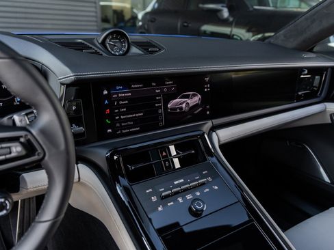 Used 2025 Porsche Panamera GTS image 33