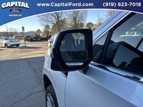 Used 2021 GMC Yukon XL Denali w/ Denali Premium Package image 12