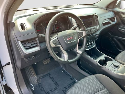 Used 2024 GMC Terrain SLE image 10