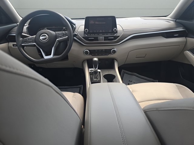 Certified 2025 Nissan Altima 2.5 SV FWD image 9