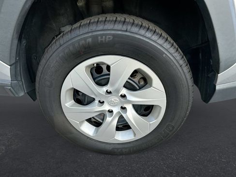 Used 2021 Toyota RAV4 LE FWD image 10