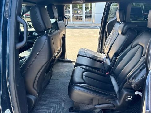 Used 2023 Chrysler Pacifica Touring-L w/ S Appearance Package AWD/4WD image 18