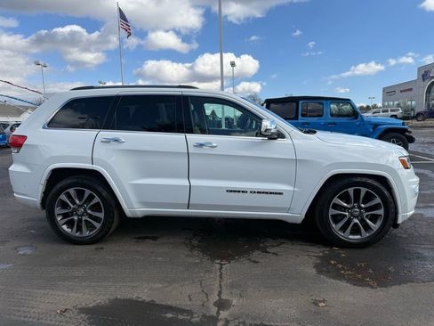 Used 2018 Jeep Grand Cherokee Overland image 2
