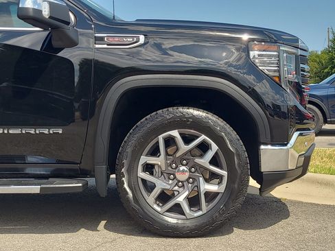 Used 2024 GMC Sierra 1500 SLT w/ SLT Premium Plus Package AWD/4WD image 9