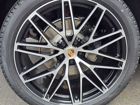 New 2025 Porsche Macan image 12