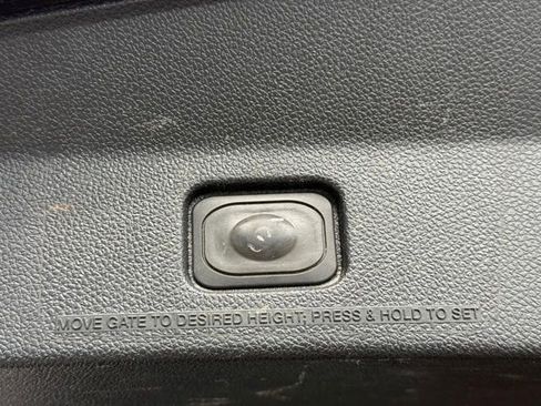 Used 2017 Ford Explorer XLT AWD/4WD image 18