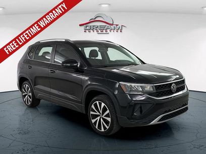Used 2023 Volkswagen Taos SE w/ Panoramic Sunroof Package