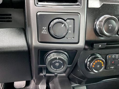 Used 2018 Ford F150 XLT w/ Equipment Group 302A Luxury AWD/4WD image 32
