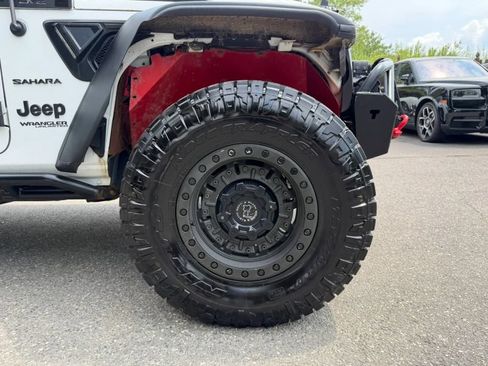 Used 2018 Jeep Wrangler Unlimited Sahara w/ Uconnect 4C Nav & Sound Group AWD/4WD image 34