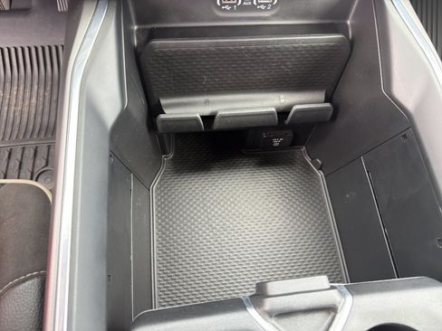 Used 2023 RAM 1500 Laramie RWD image 18