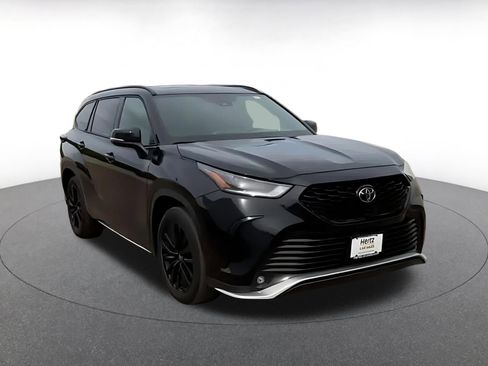 Used 2025 Toyota Highlander XSE image 3