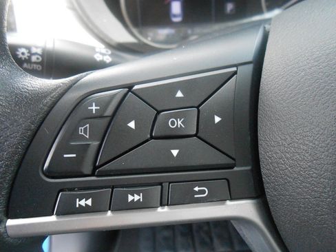 Used 2021 Nissan Versa SV FWD image 15