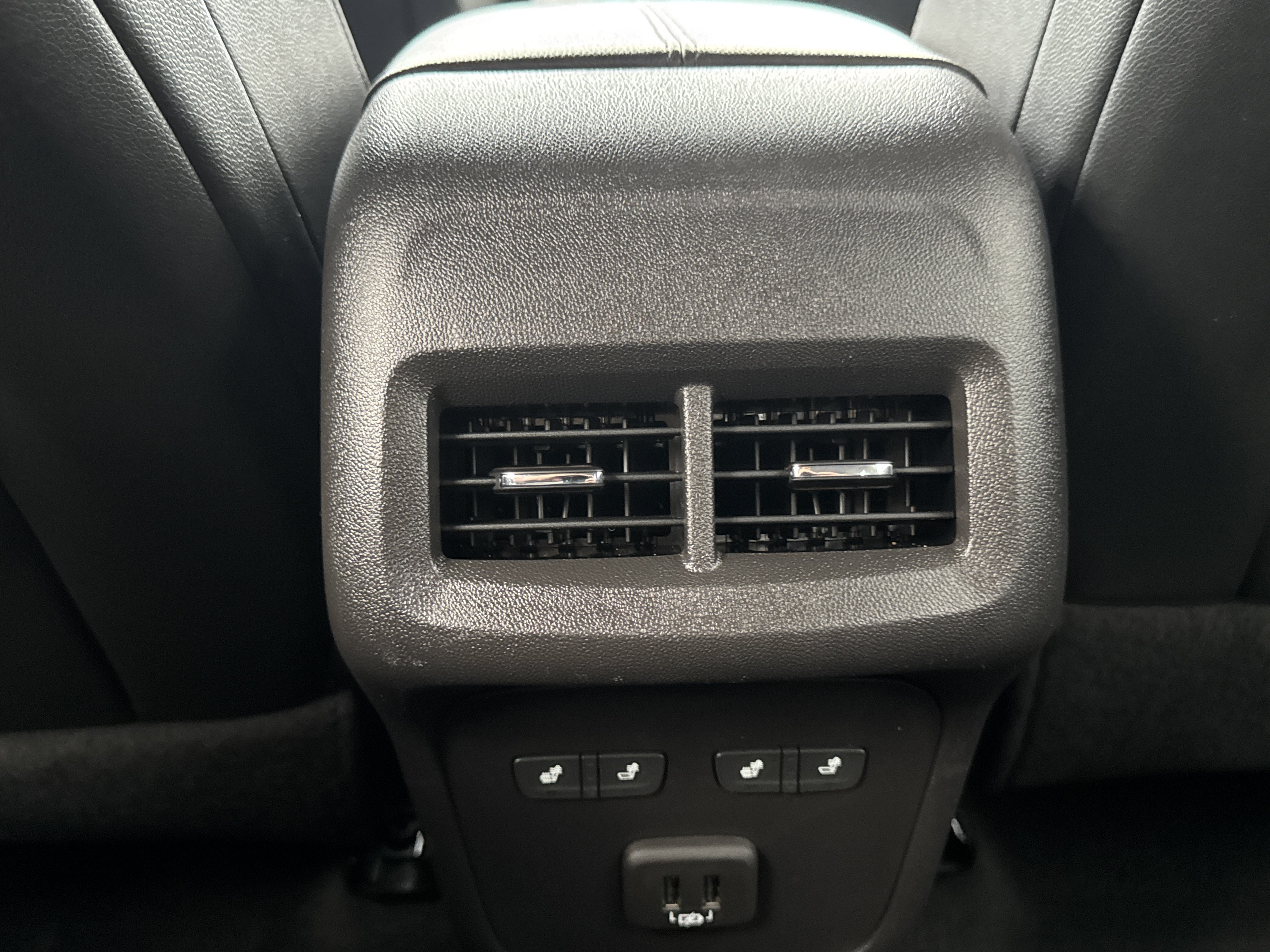 Used 2024 Chevrolet Equinox Premier FWD image 17