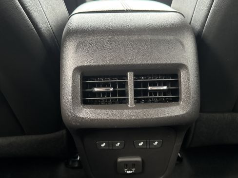 Used 2024 Chevrolet Equinox Premier FWD image 17