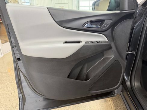 Used 2022 Chevrolet Equinox LS FWD image 23