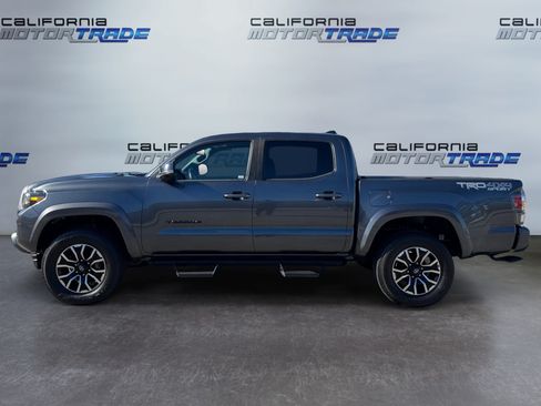 Used 2021 Toyota Tacoma TRD Sport w/ TRD Premium Sport Package AWD/4WD image 8