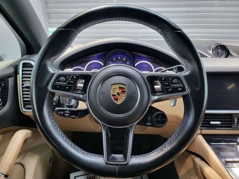 Used 2023 Porsche Cayenne Platinum Edition image 9