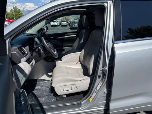 Used 2015 Toyota Highlander XLE AWD/4WD image 12