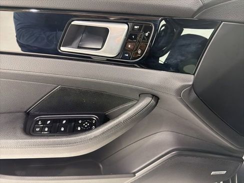Used 2018 Porsche Panamera 4 image 11