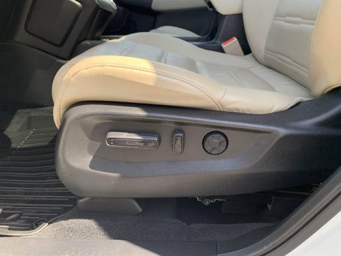 Used 2018 Honda CR-V Touring image 29