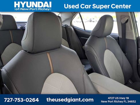Used 2019 Toyota Camry XLE FWD image 6