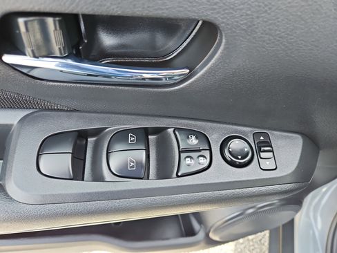 Used 2022 Nissan Kicks SV image 14