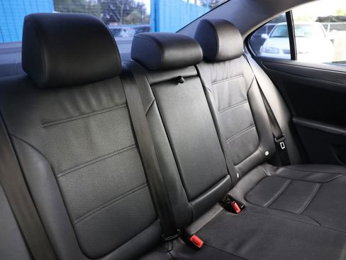 Used 2012 Volkswagen Jetta SE FWD image 22